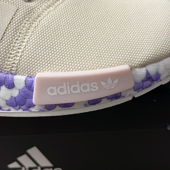 NWT Adidas Originals Women's NMD_R1 Shoes - Wonder White/Purple/Lilac - GW5694 - Picture 4 of 16